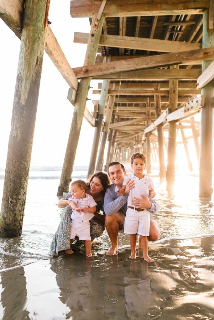 cute family beach photo ideas