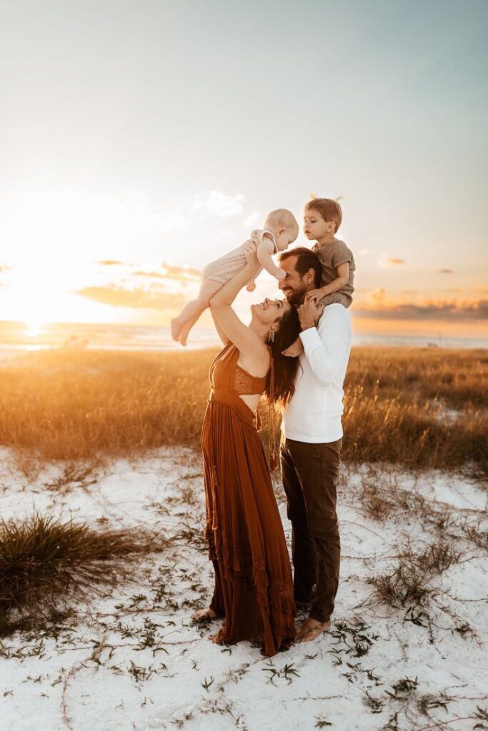 cute family beach photo ideas