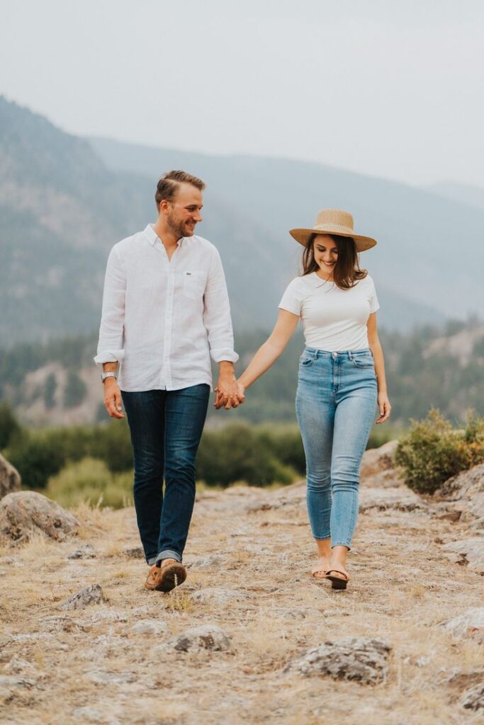 casual engagement photo outfit ideas