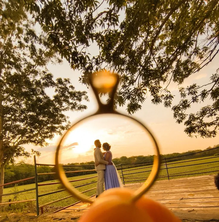 unique engagement photo ideas