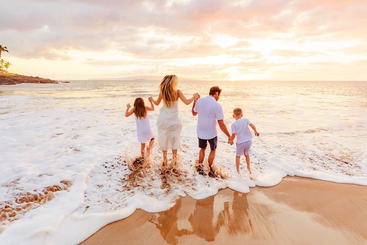 cute family beach photo ideas