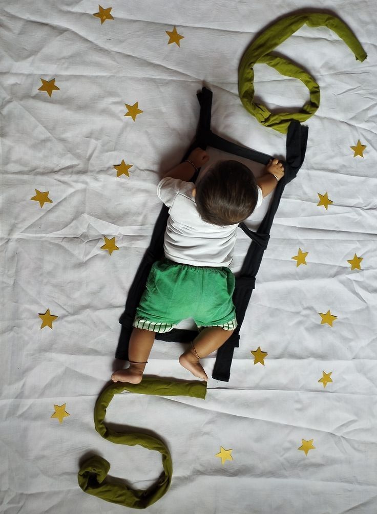 1 month baby photoshoot at home