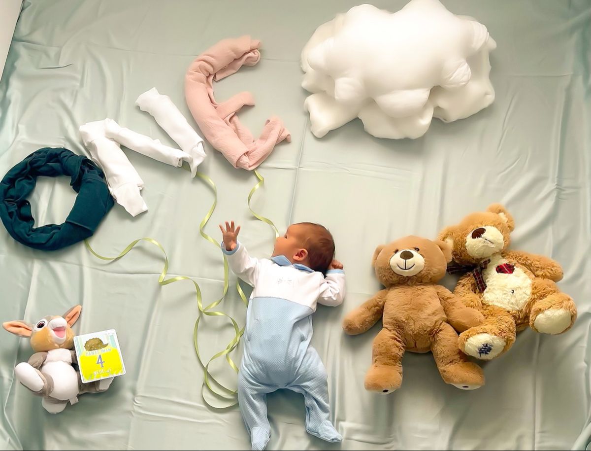 1 month baby photoshoot at home