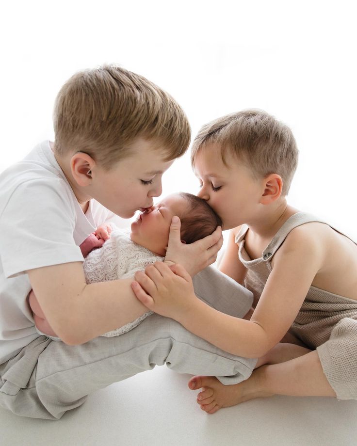 cute sibling photo ideas