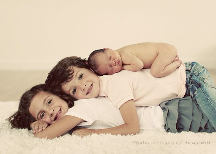 cute sibling photo ideas