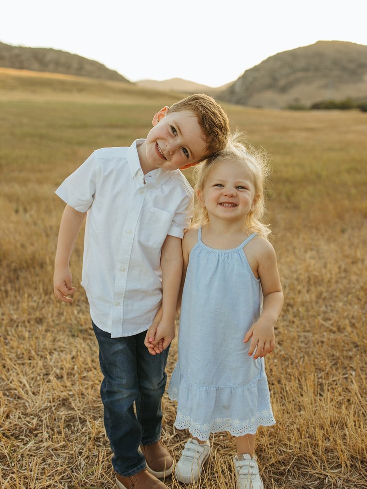 cute sibling photo ideas