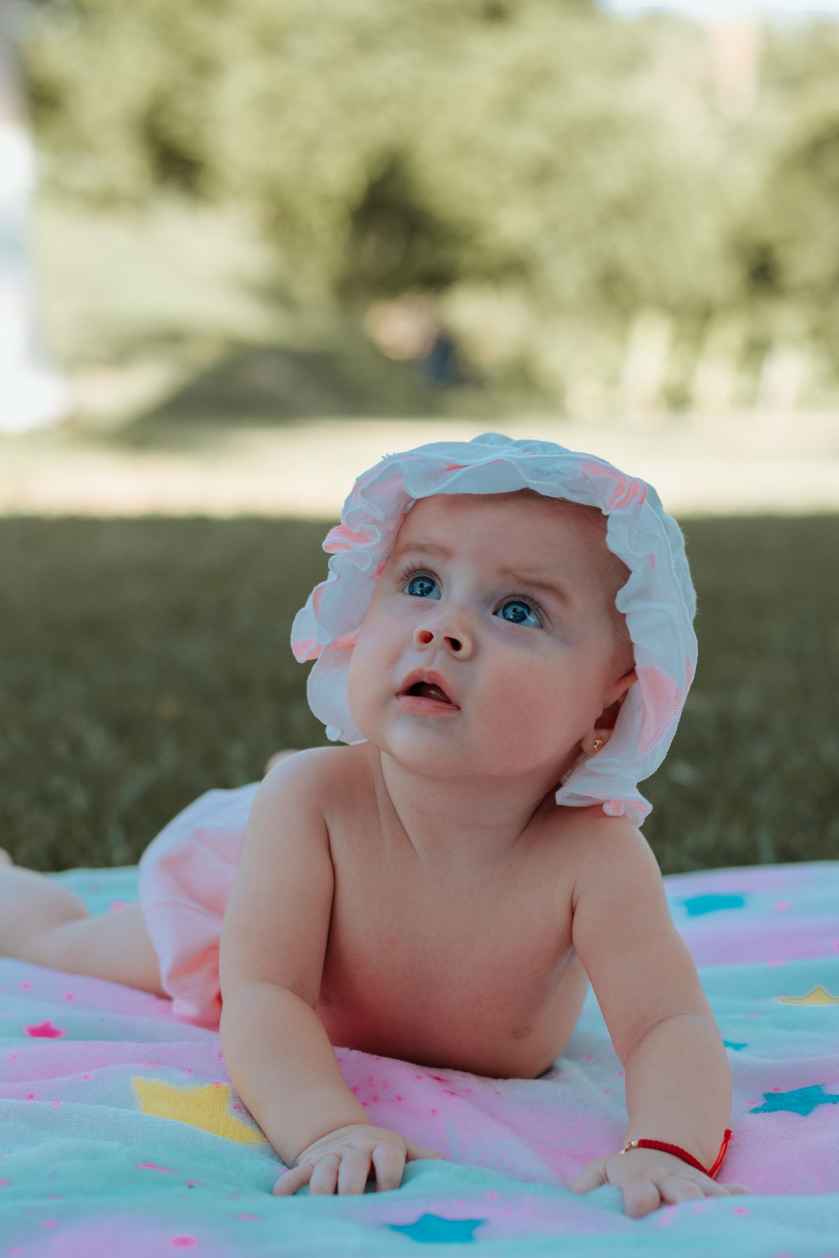 Month 2: Catch the First Alert Eyes - baby photography idea