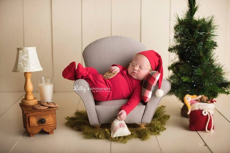 baby's first christmas photo shoot
