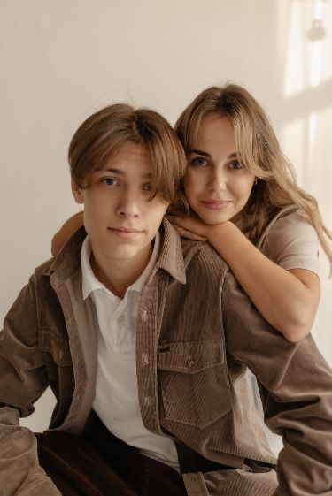 brother and sister photo poses