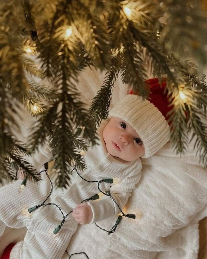 christmas baby photoshoot ideas