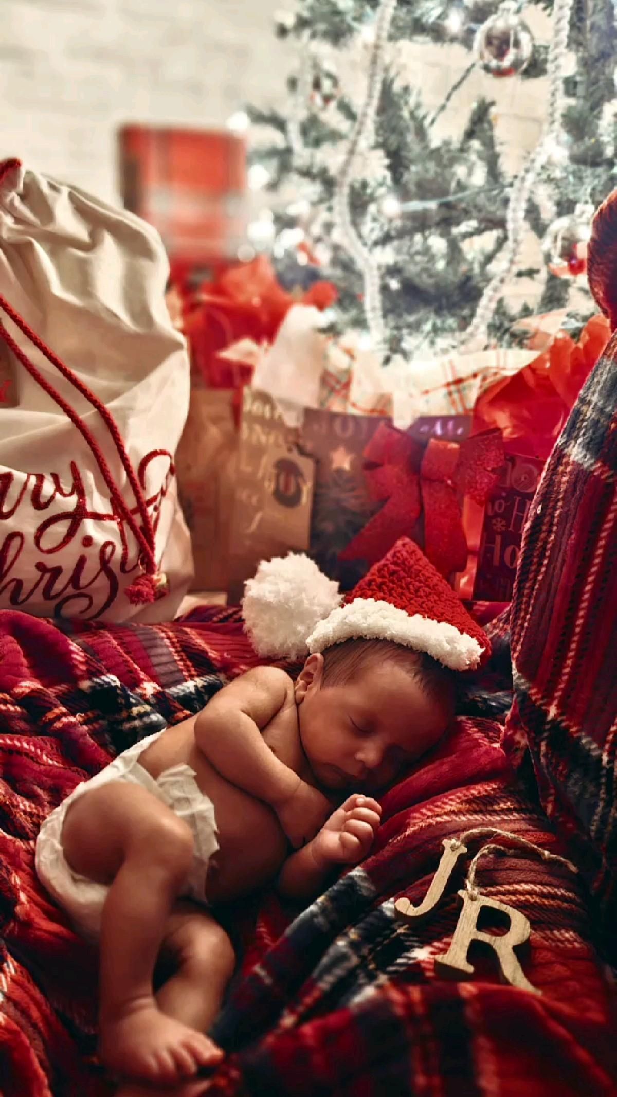 christmas theme baby photoshoot