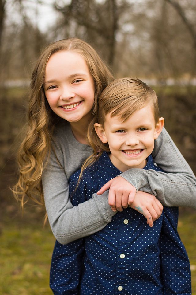 cute sibling photo ideas