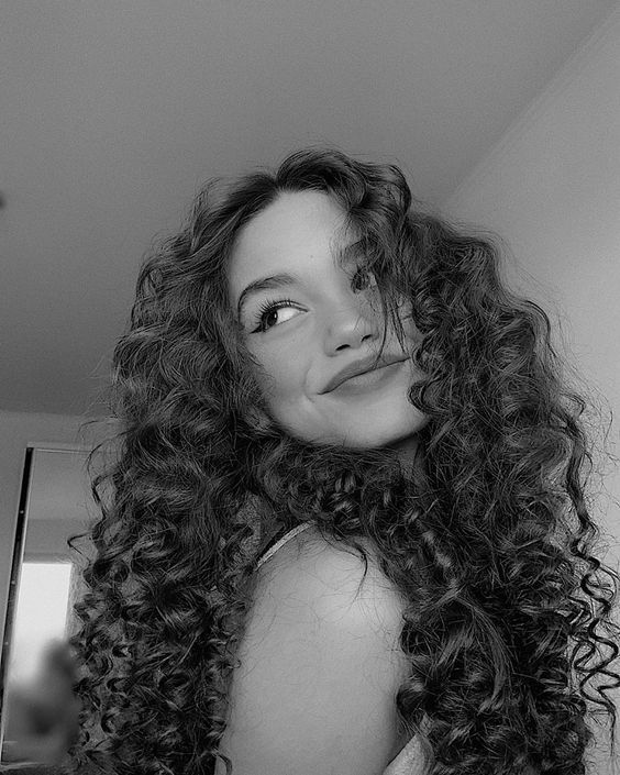 selfie poses for girls at home