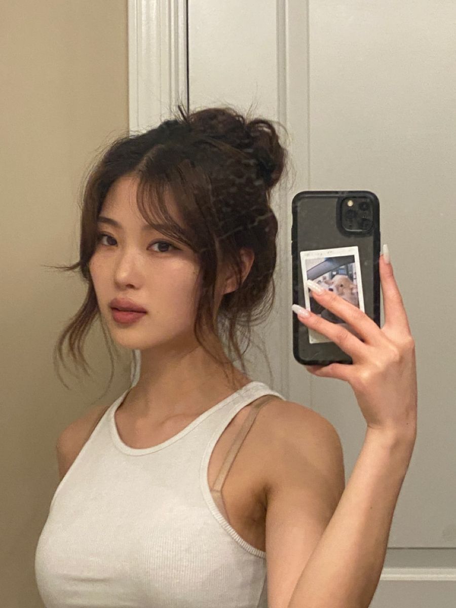 selfie poses for girls at home