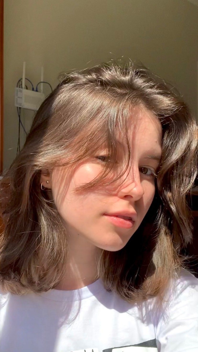 selfie poses for girls at home