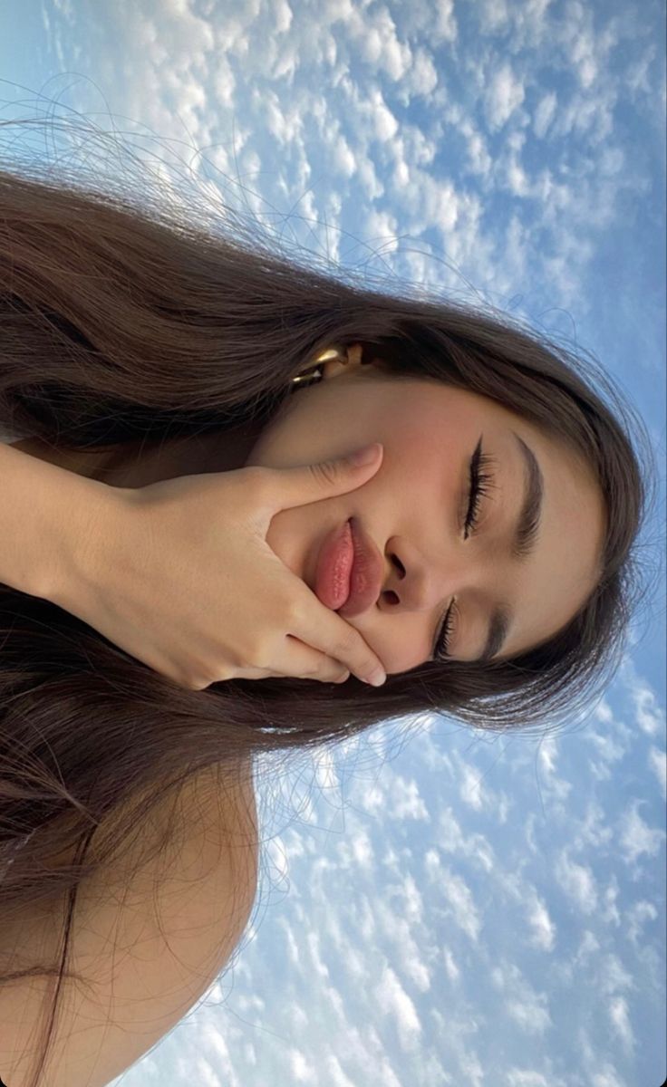 selfie poses for girls at home